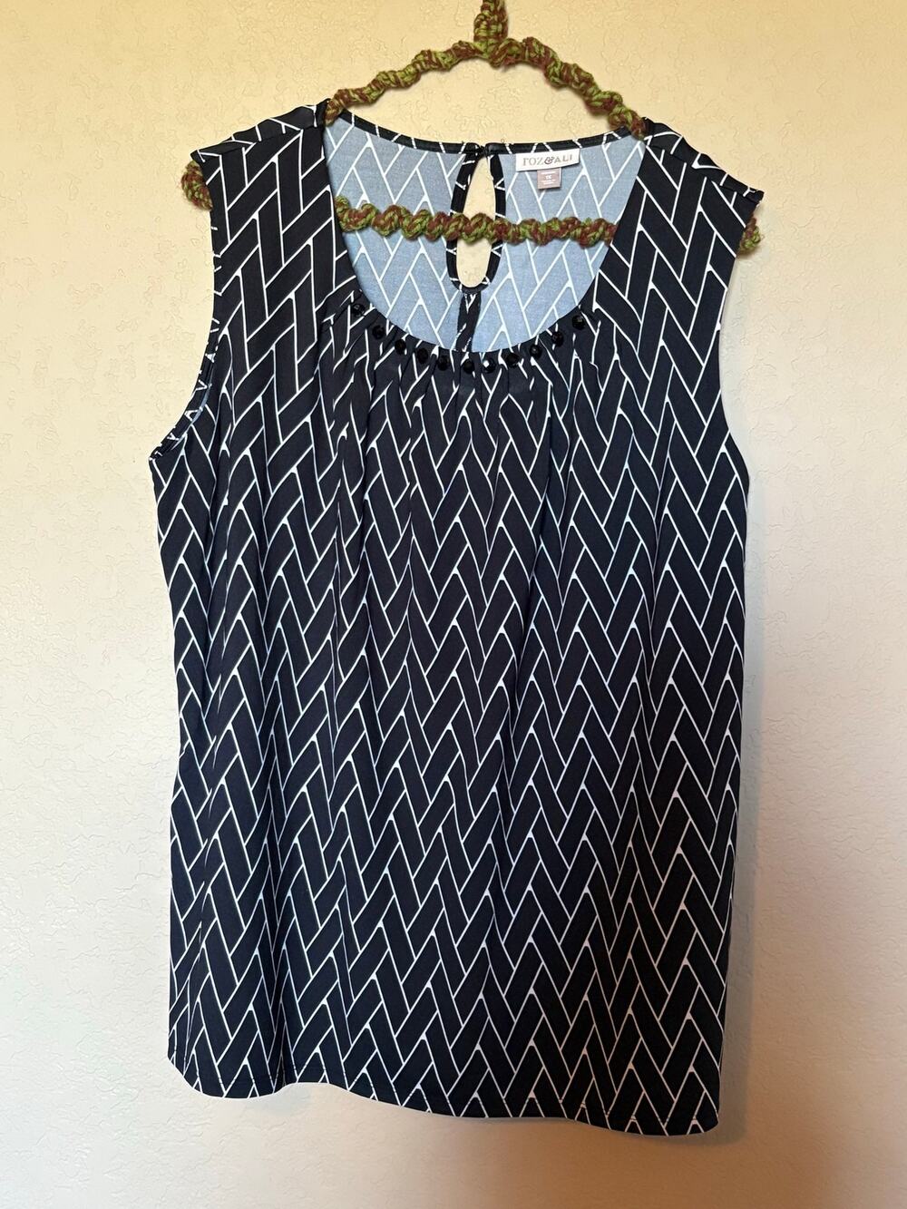 Roz & Ali black tunic with white Geometric outlines. Size 1X